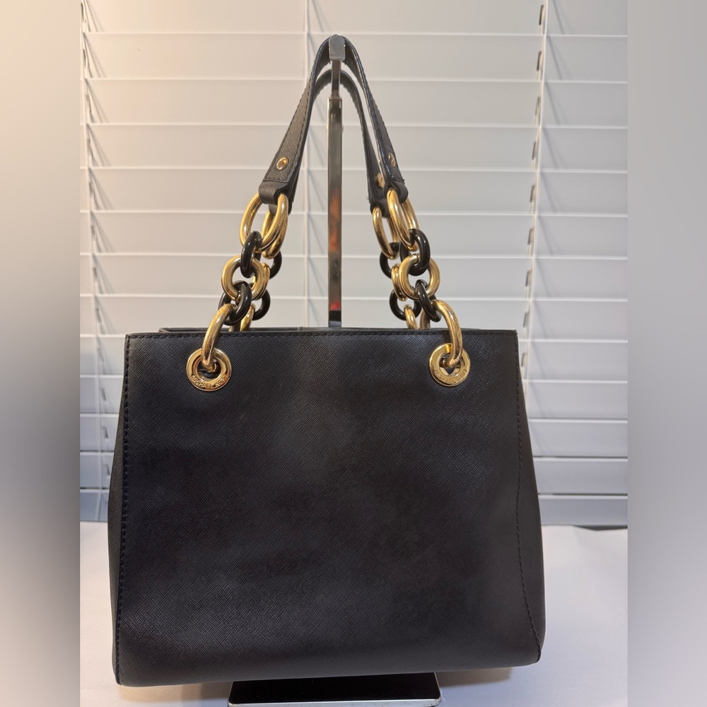 Medium Michael Kors black crossbody/handbag in excellent preowned condition